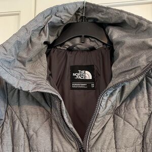 WOMEN’s NORTHFACE Down Puffer coat, Gray Size XS